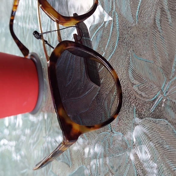 NWT Foster Grand sunglasses. - Picture 2 of 4